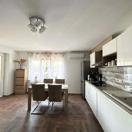 In 45803 Apartment